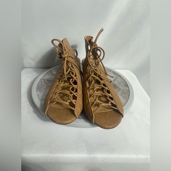 Candie’s Cognac Gladiator Wedge Sandals Size 10 Lace-Up Faux Leather - Picture 1 of 10